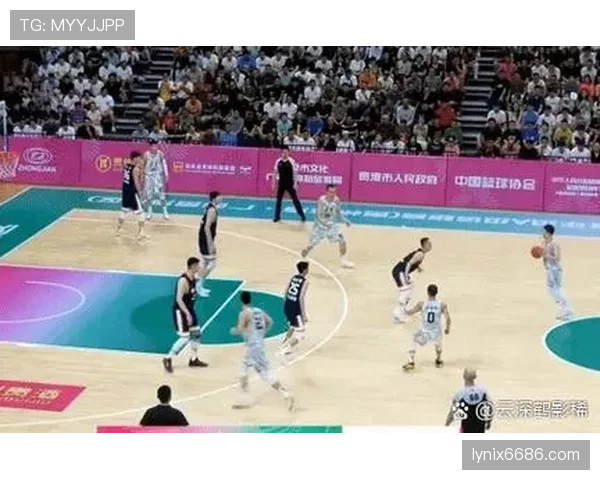 掩护犯规判定标准是什么？如何区分合法掩护与犯规？